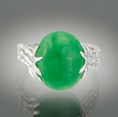 A Ladies Jadeite Ring 18k white 134b12