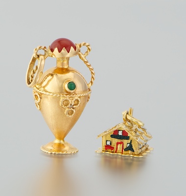 Two Interesting Charms 18k yellow 134b6a