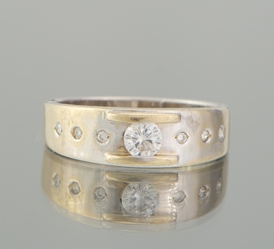 A Ladies' Diamond Ring 18k white