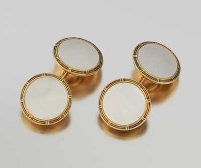 A Pair of Mother of Pearl Cufflinks 134b8c