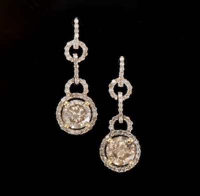 A Pair of Ladies Diamond Earrings 134b90