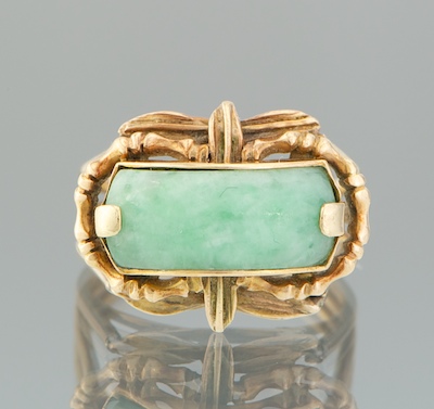 A Ladies Jadeite and Gold Ring 134b9f