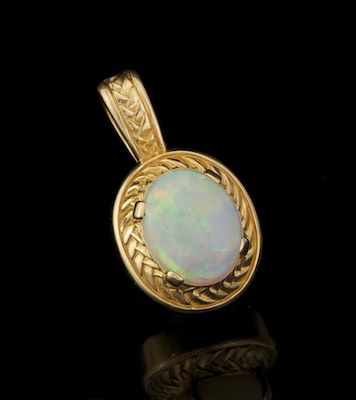 A Ladies White Opal Pendant 14k 134bbf