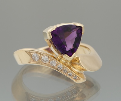 A Ladies Trillion Amethyst and 134bd2