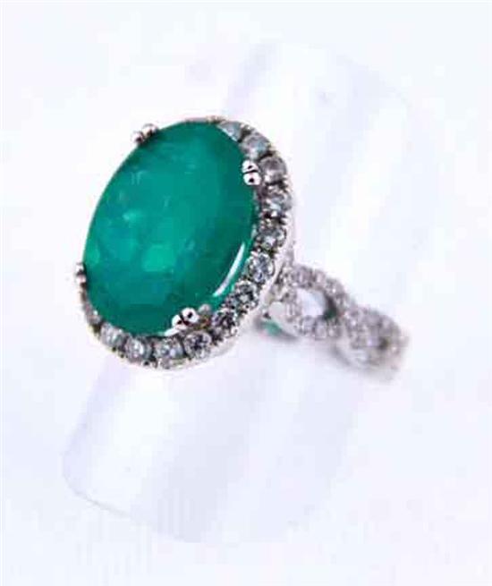Colombian emerald and diamond ring 134cc0