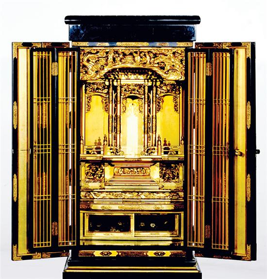 Japanese lacquer and giltwood Butsudan 13535a