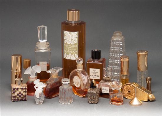 Eighteen perfume bottles atomizers