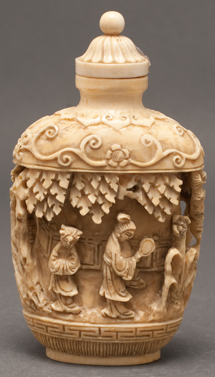 Chinese carved ivory snuff bottle 13592c