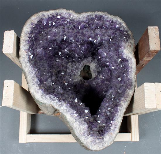 Large amethyst geode 20 x 22 x 135974