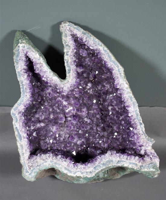 Large amethyst geode 23 x 20 x 135973