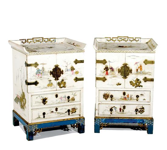 Pair chinoiserie decorated side 135c49