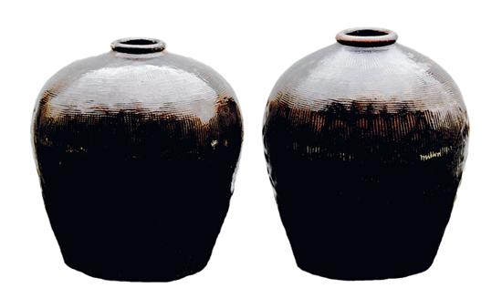Pair Korean pottery fermentation