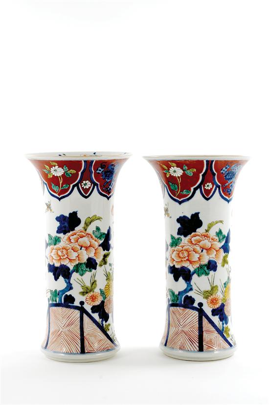 Pair Japanese Imari porcelain vases 135cde