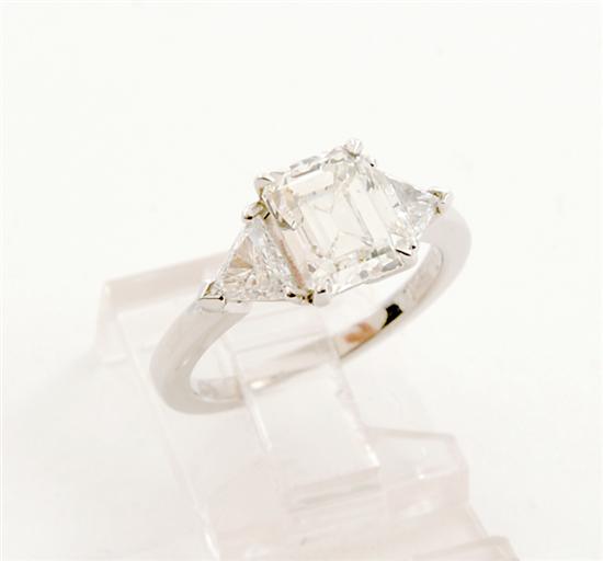 Platinum and diamond ring central 135d49