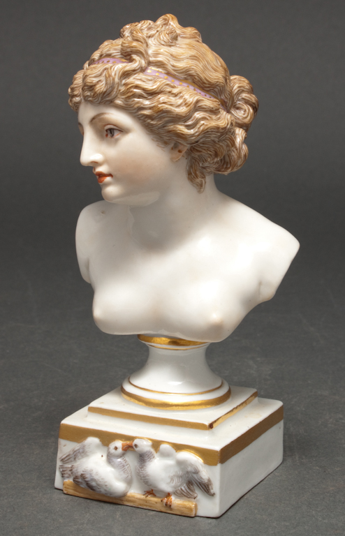 Meissen porcelain bust of Venus 135eef