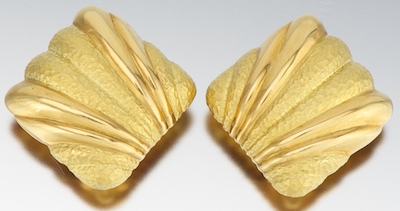 A Pair of 18k Gold Earrings 18k