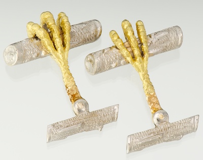 A Pair of 18k Gold Claw Cufflinks