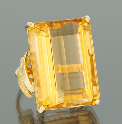 A Ladies Citrine Cocktail Ring 133afc