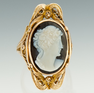 A Ladies Cameo and Gold Ring 10k 133b60