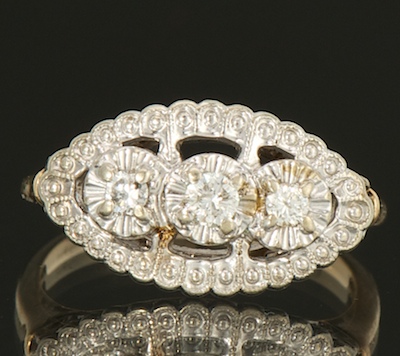 A Ladies' Diamond Ring 14k yellow