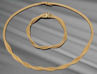 An 18k Gold Necklace and Bracelet