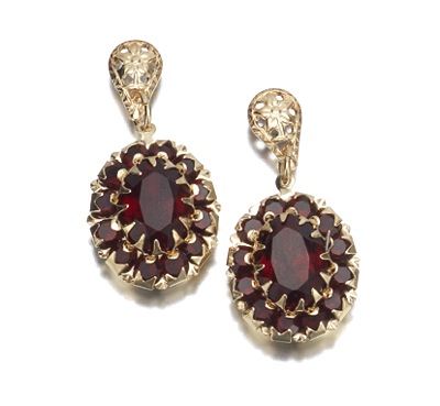 A Pair of Garnet Earrings 14yg