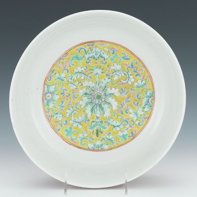 A Large Porcelain Bowl With Kangxi 133c7a