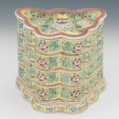 A Chinese Porcelain Stacking Container
