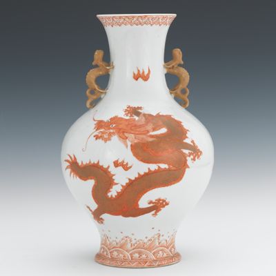 A Chinese Porcelain Dragon Vase 133c89