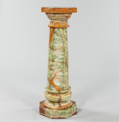 A Sumptuous Agate Pedestal Five-piece
