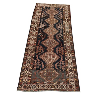 A Serapi Rug Neutral tones of brown 133e52