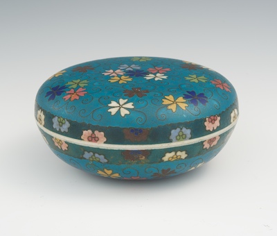 A Totai Covered Circular Box Porcelain 133f83