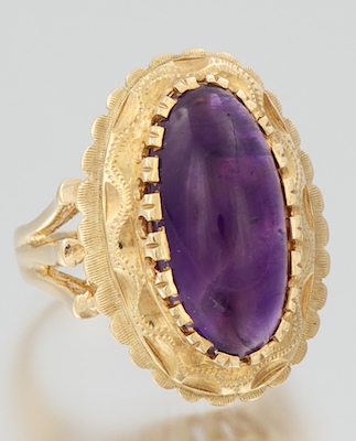 A Ladies Amethyst Cabochon Ring 1340b1