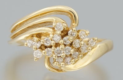 A Ladies Diamond Cluster Ring 13412c