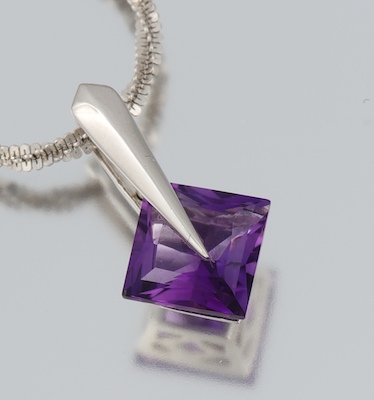 A Ladies Amethyst Pendant on Gold 134148