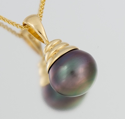A Tahitian Pearl Necklace 14k yellow