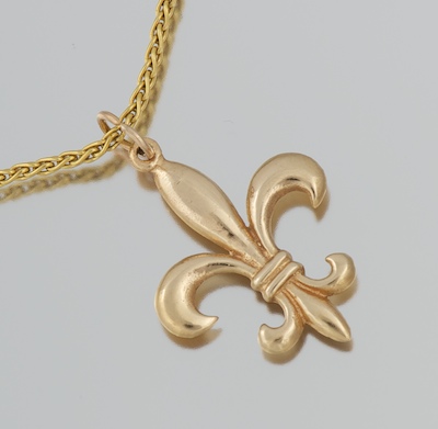 A Ladies Chain Necklace with Fleur-de-Lys