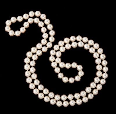 A Very Fine Akoya Pearl Necklace 13457e