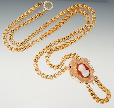 A Ladies' Gold Chain Necklace with