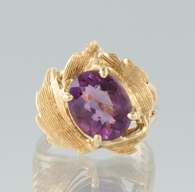 A Ladies Amethyst and Gold Ring 1345c6