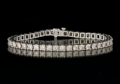 A Ladies' Straight-line Diamond