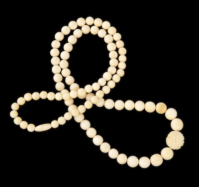 A Ladies Vintage Carved Ivory Bead