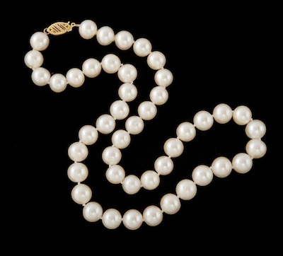 A Princess Length Pearl Necklace 134662