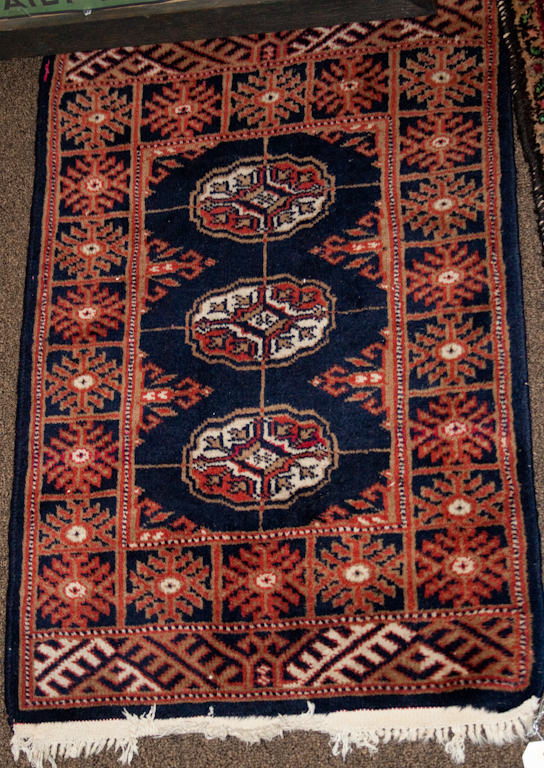 Pakistani Bohkara rug 1 7 x 2 4 137188