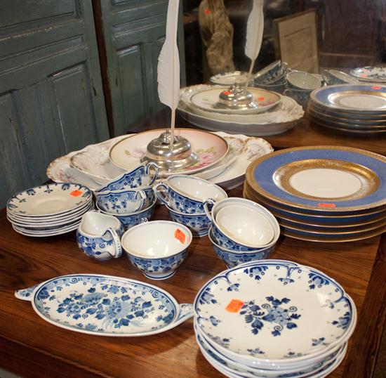 Assorted Delft blue and white cups and