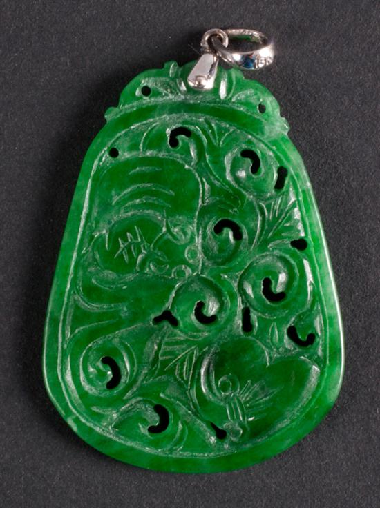 Chinese carved jade pendant with 13735c