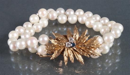 Cultured pearl bracelet with a