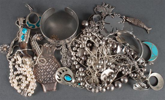 Assorted silver jewelry approximately