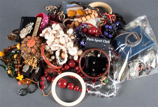 Large assortment of costume jewelry 1373c7