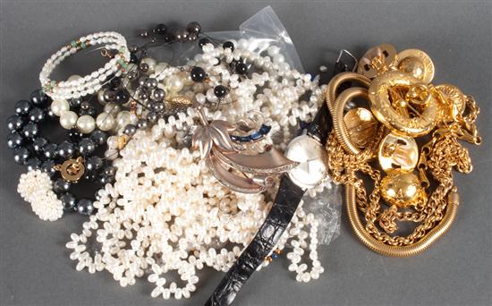 Assorted costume jewelry and faux 1373d3